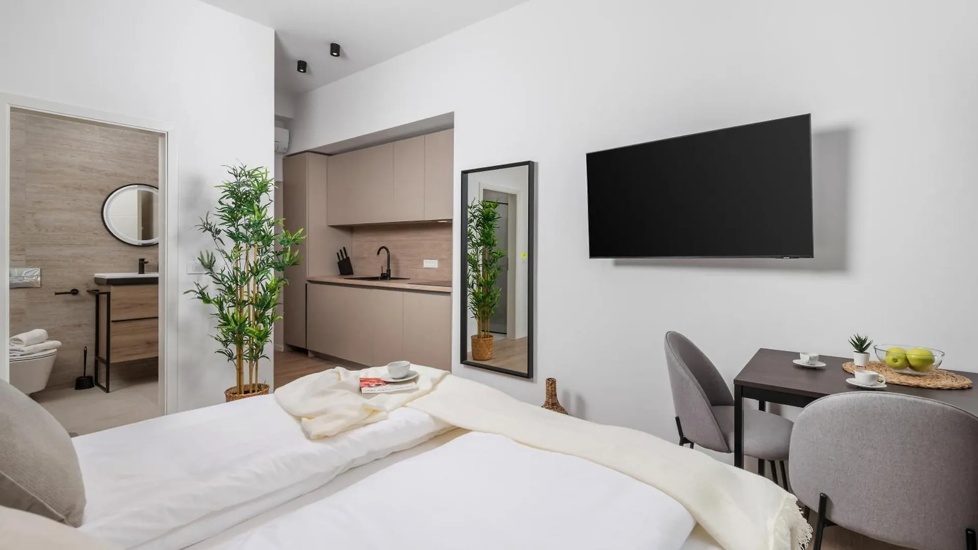 Apartments Mini Palais リエカ